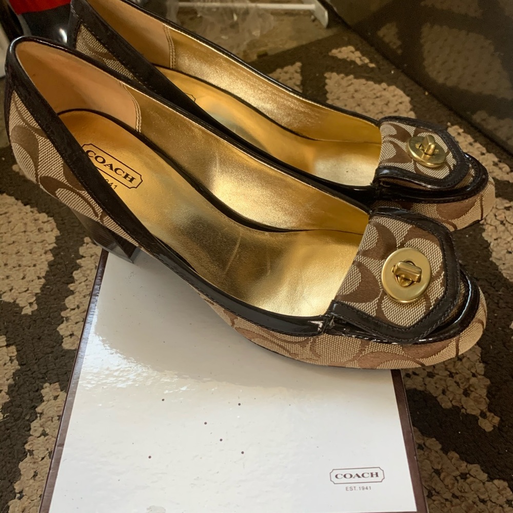 Coach women’s heels - Picture 2 of 7